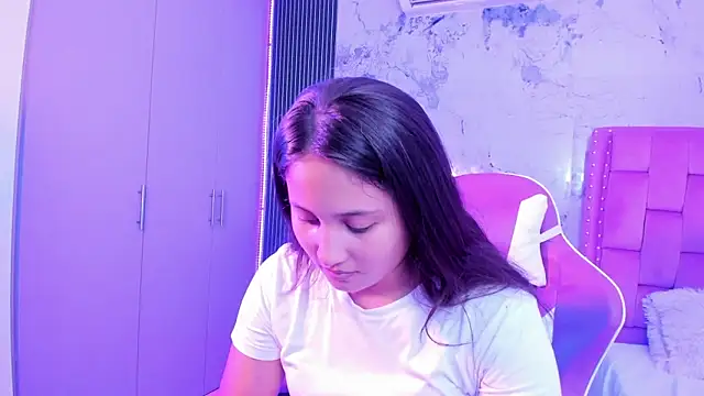 Snapshot of Laly_Cherry_ chatting on September 30, 2025, 12:54 pm Laly Cherry online show from September 30, 2025, 12:54 pm