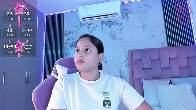 Snapshot of Laly_Cherry_ chatting on October 8, 2025, 12:25 pm Laly Cherry online show from October 8, 2025, 12:25 pm