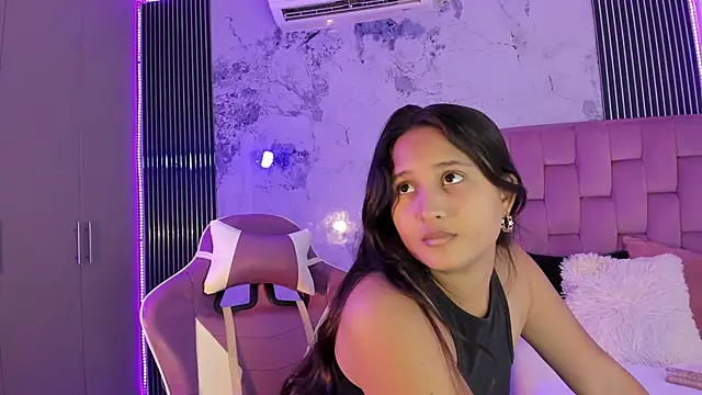 Snapshot of Laly_Cherry_ chatting on October 14, 2025, 12:28 pm Laly Cherry online show from October 14, 2025, 12:28 pm