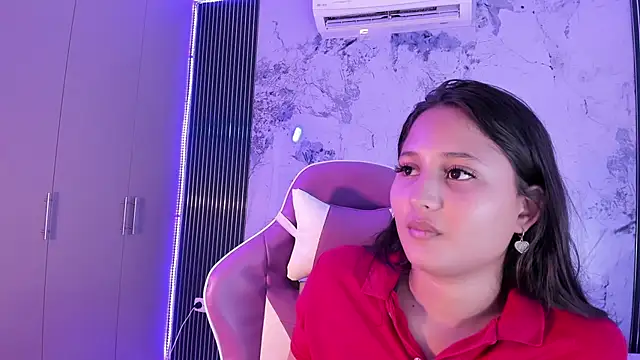 Snapshot of Laly_Cherry_ chatting on October 21, 2025, 12:39 pm Laly Cherry online show from October 21, 2025, 12:39 pm