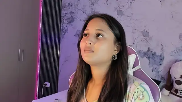 Snapshot of Laly_Cherry_ chatting on October 26, 2025, 12:44 pm Laly Cherry online show from October 26, 2025, 12:44 pm