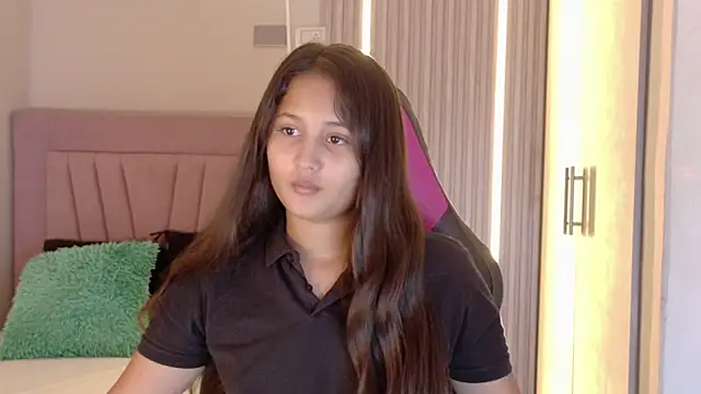 Snapshot of Laly_Cherry_ chatting on November 13, 2025, 12:26 pm Laly Cherry online show from November 13, 2025, 12:26 pm