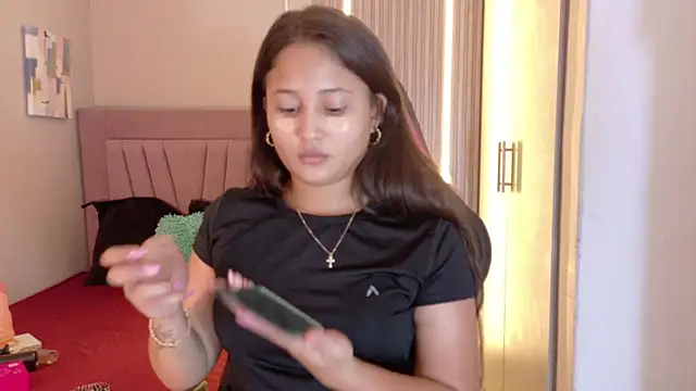 Snapshot of Laly_Cherry_ chatting on November 22, 2025, 12:15 pm Laly Cherry online show from November 22, 2025, 12:15 pm