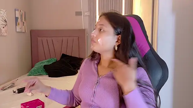 Snapshot of Laly_Cherry_ chatting on November 26, 2025, 12:17 pm Laly Cherry online show from November 26, 2025, 12:17 pm