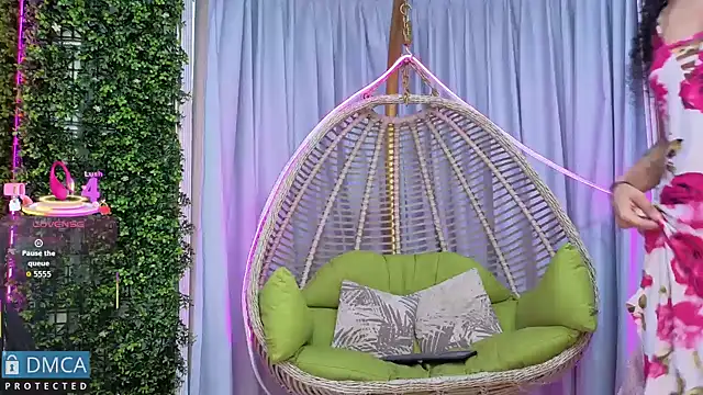 Kiara Zahiri   online show from October 6, 2025, 11:07 am