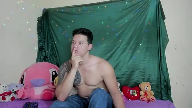 Snapshot of EclipseandFlame chatting on December 4, 2025, 1:53 pm EclipseandFlame online show from December 4, 2025, 1:53 pm