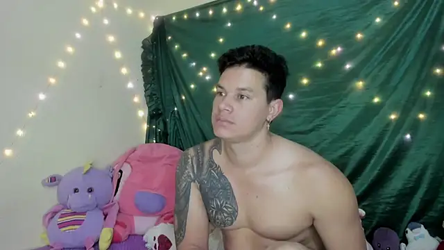 Snapshot of EclipseandFlame chatting on December 5, 2025, 1:42 pm EclipseandFlame online show from December 5, 2025, 1:42 pm