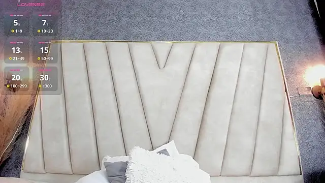 Snapshot of AlyssAlvarado chatting on September 28, 2025, 2:39 am AlyssAlvarado online show from September 28, 2025, 2:39 am