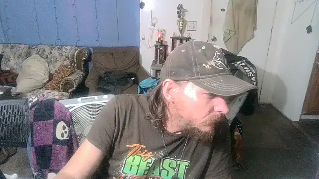 Snapshot of Poundtown1226 chatting on September 11, 2025, 2:22 am Poundtown1226 online show from September 11, 2025, 2:22 am