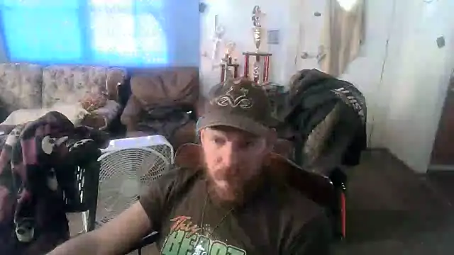 Snapshot of Poundtown1226 chatting on September 11, 2025, 2:28 pm Poundtown1226 online show from September 11, 2025, 2:28 pm