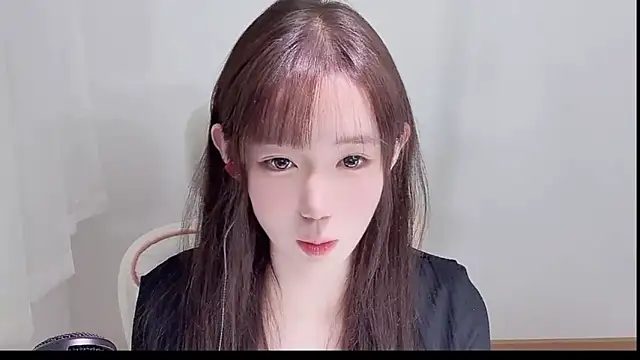Snapshot of Xiao-runbao chatting on October 16, 2025, 12:39 pm Xiao-runbao online show from October 16, 2025, 12:39 pm
