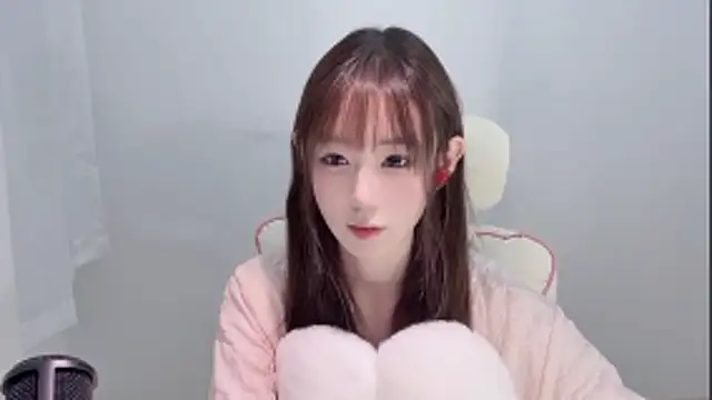 Snapshot of Xiao-runbao chatting on October 21, 2025, 1:23 pm Xiao-runbao online show from October 21, 2025, 1:23 pm