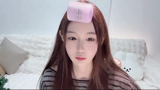 Snapshot of Xiao-runbao chatting on November 3, 2025, 10:05 am Xiao-runbao online show from November 3, 2025, 10:05 am