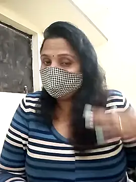 Shikha-mehra7 online show from November 3, 2025, 2:29 pm