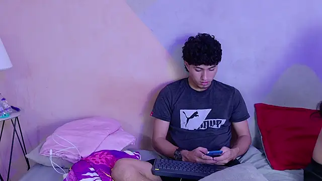 Snapshot of Laura_and_Kevin chatting on September 10, 2025, 2:17 pm Laura and Kevin online show from September 10, 2025, 2:17 pm