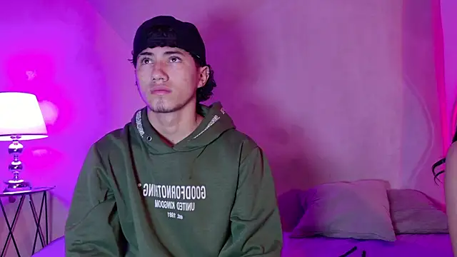 Snapshot of Laura_and_Kevin chatting on September 15, 2025, 1:55 pm Laura and Kevin online show from September 15, 2025, 1:55 pm