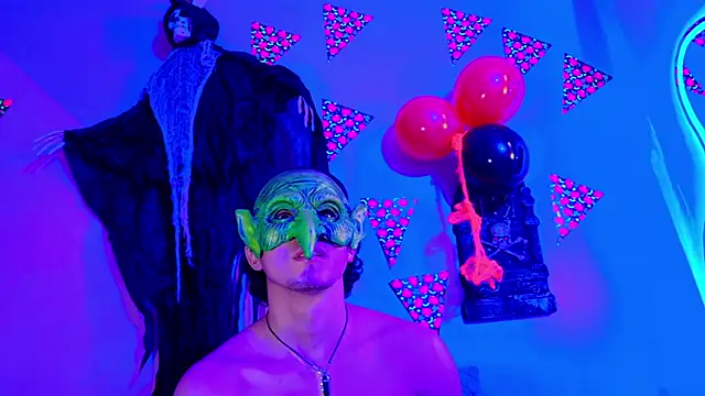 Snapshot of Laura_and_Kevin chatting on October 5, 2025, 2:26 pm Laura and Kevin online show from October 5, 2025, 2:26 pm