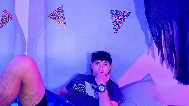 Snapshot of Laura_and_Kevin chatting on October 26, 2025, 2:12 pm Laura and Kevin online show from October 26, 2025, 2:12 pm