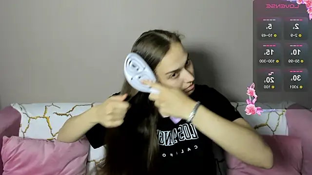 Alisa  Kelly online show from September 12, 2025, 12:55 am