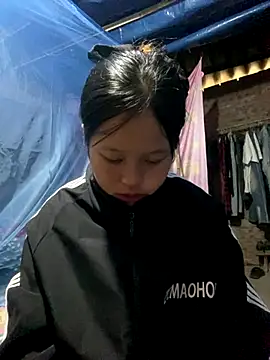 Snapshot of O_o_UwU_o_O chatting on November 2, 2025, 1:52 am O o UwU o O online show from November 2, 2025, 1:52 am