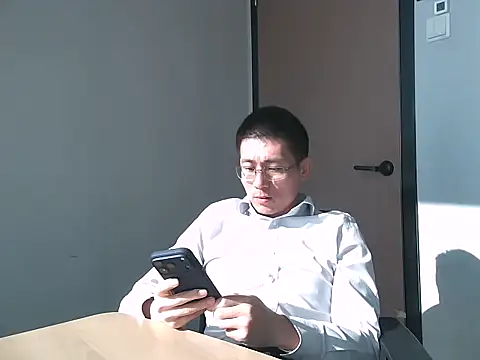 Snapshot of miniyellower chatting on November 19, 2025, 2:55 am miniyellower online show from November 19, 2025, 2:55 am