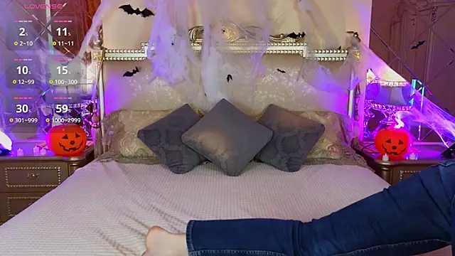 Katherine Loveau online show from October 21, 2025, 4:46 am