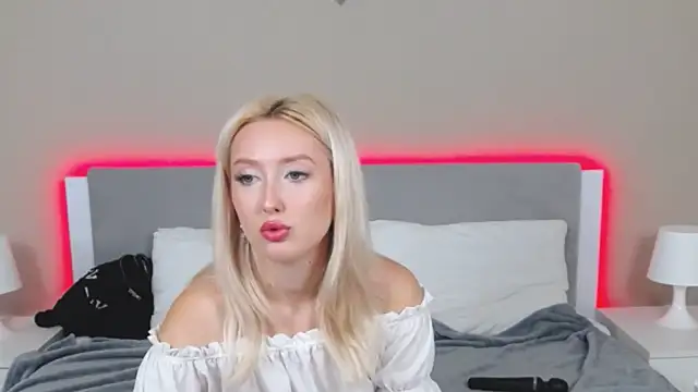 Snapshot of MarianeSun chatting on September 9, 2025, 4:12 am MarianeSun online show from September 9, 2025, 4:12 am