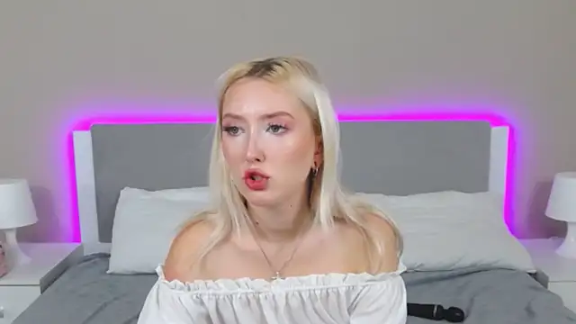 Snapshot of MarianeSun chatting on September 16, 2025, 4:02 am MarianeSun online show from September 16, 2025, 4:02 am