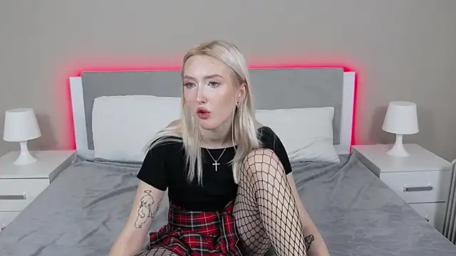 Snapshot of MarianeSun chatting on September 22, 2025, 4:03 am MarianeSun online show from September 22, 2025, 4:03 am