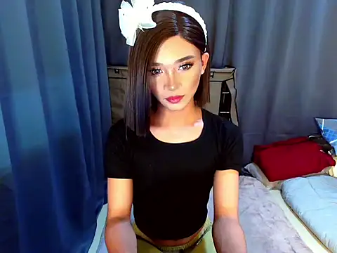 Petite HugeCock online show from December 16, 2025, 6:46 pm