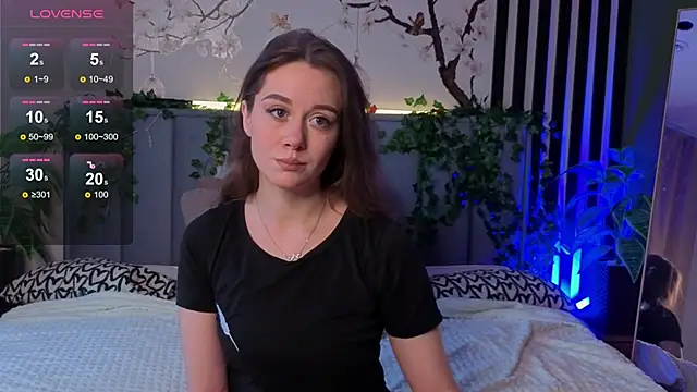 SkyHelen online show from November 13, 2025, 4:33 am