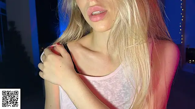 ElysiaXo online show from December 14, 2025, 9:19 pm