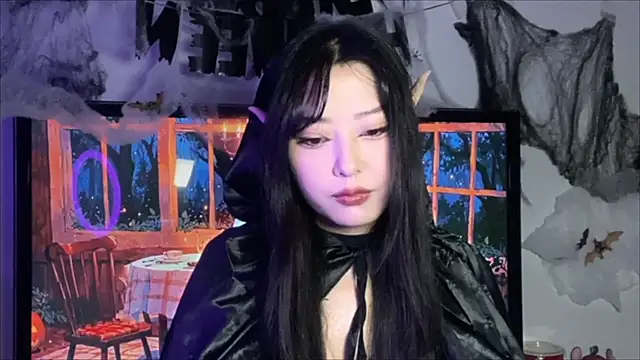 Snapshot of WonderMira chatting on October 28, 2025, 1:14 pm WonderMira online show from October 28, 2025, 1:14 pm