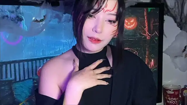 Snapshot of WonderMira chatting on October 30, 2025, 1:34 pm WonderMira online show from October 30, 2025, 1:34 pm