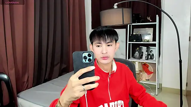 Snapshot of xxxhugecocktwinkxxx chatting on October 5, 2025, 5:00 pm xxxhugecocktwinkxxx online show from October 5, 2025, 5:00 pm