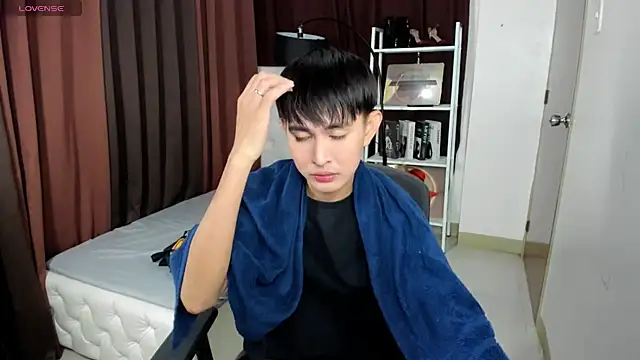 Snapshot of xxxhugecocktwinkxxx chatting on October 6, 2025, 4:37 pm xxxhugecocktwinkxxx online show from October 6, 2025, 4:37 pm