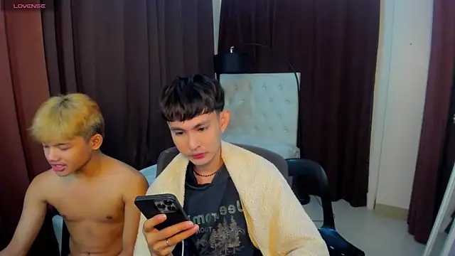 Snapshot of xxxhugecocktwinkxxx chatting on October 24, 2025, 5:42 pm xxxhugecocktwinkxxx online show from October 24, 2025, 5:42 pm