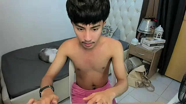 Snapshot of xxxhugecocktwinkxxx chatting on November 21, 2025, 5:11 pm xxxhugecocktwinkxxx online show from November 21, 2025, 5:11 pm