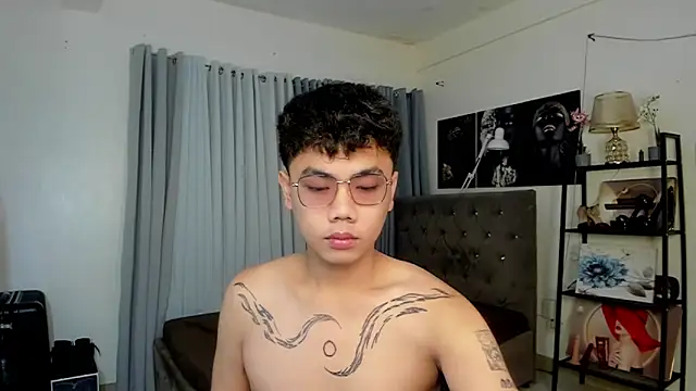 mightyhotcock online show from October 20, 2025, 4:51 pm