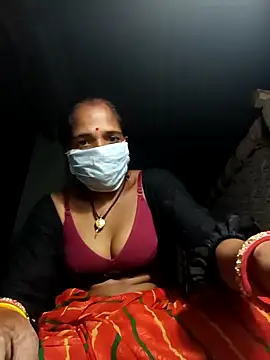 Snapshot of Hot-honi chatting on September 8, 2025, 2:27 pm Hot-honi online show from September 8, 2025, 2:27 pm