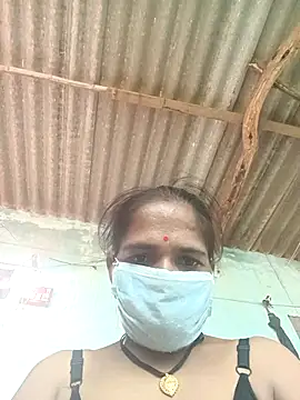 Snapshot of Hot-honi chatting on September 16, 2025, 10:49 am Hot-honi online show from September 16, 2025, 10:49 am