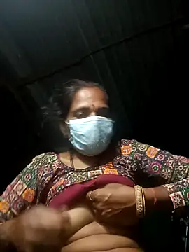 Snapshot of Hot-honi chatting on October 2, 2025, 3:30 pm Hot-honi online show from October 2, 2025, 3:30 pm