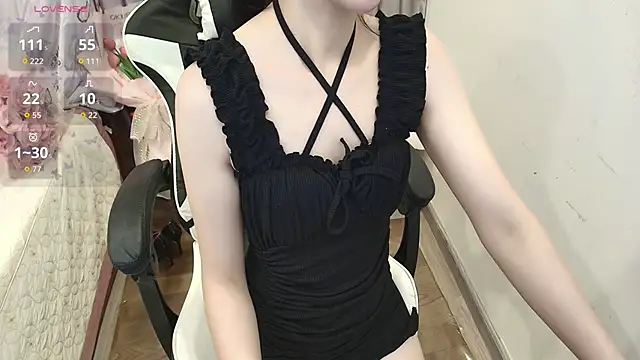 Snapshot of Bae_Gigii chatting on October 13, 2025, 1:05 am Bae Gigii online show from October 13, 2025, 1:05 am