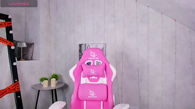 Snapshot of Lynn_Martin chatting on October 31, 2025, 12:55 am Lynn Martin online show from October 31, 2025, 12:55 am