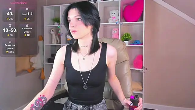 Snapshot of Lynn_Martin chatting on December 4, 2025, 12:20 am Lynn Martin online show from December 4, 2025, 12:20 am