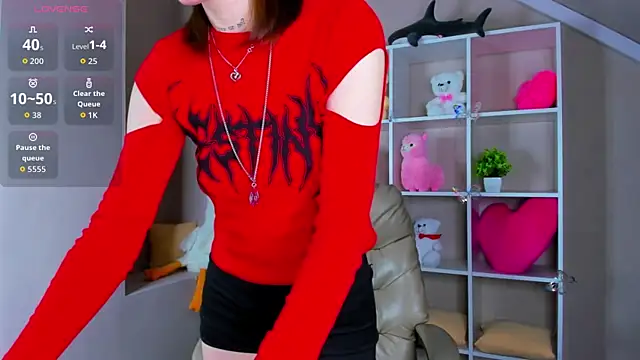 Snapshot of Lynn_Martin chatting on December 14, 2025, 12:27 am Lynn Martin online show from December 14, 2025, 12:27 am