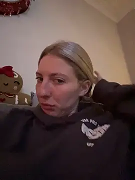 Snapshot of CheekyChelseaX chatting on December 1, 2025, 6:24 pm CheekyChelseaX online show from December 1, 2025, 6:24 pm