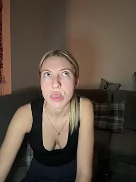 Snapshot of CheekyChelseaX chatting on December 14, 2025, 5:29 pm CheekyChelseaX online show from December 14, 2025, 5:29 pm