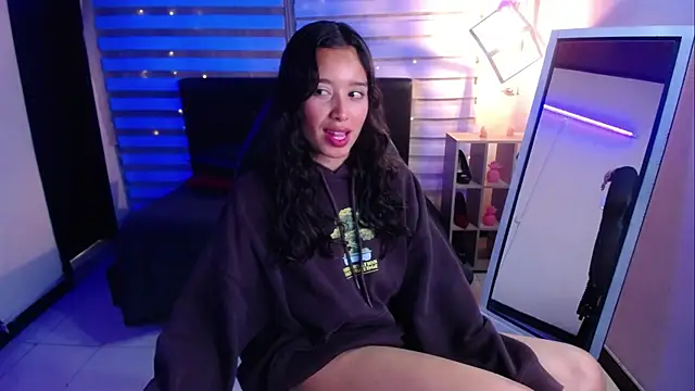 Snapshot of _Mia_Evans_1 chatting on October 6, 2025, 1:08 pm Mia Evans 1 online show from October 6, 2025, 1:08 pm