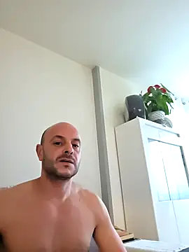 Snapshot of nono93100@xh chatting on December 14, 2025, 8:41 am nono93100xh online show from December 14, 2025, 8:41 am